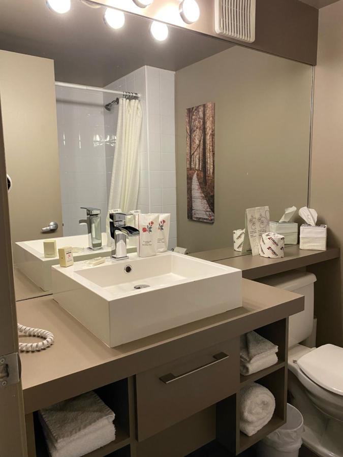 Travelodge By Wyndham דראמונדוויל מראה חיצוני תמונה