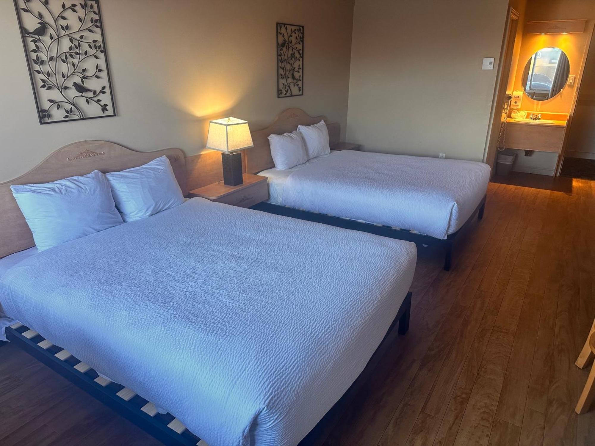 Travelodge By Wyndham דראמונדוויל מראה חיצוני תמונה